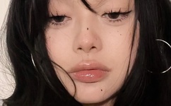 扒开双腿被两个男人玩弄漫画